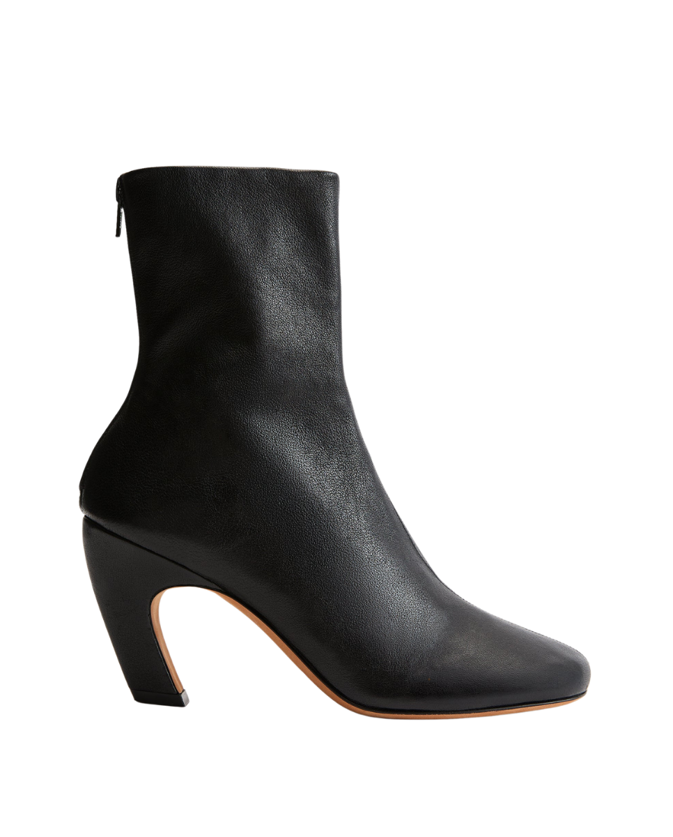 SHOES / BOOTS